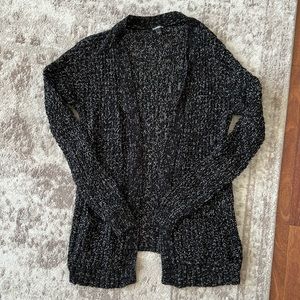 Black and white women’s woven cardigan with pockets